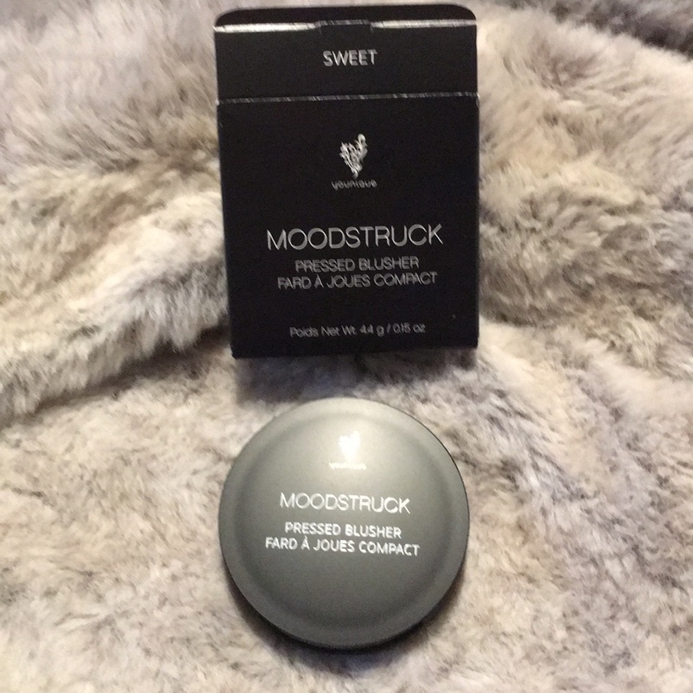 Younique moonstruck pressed blusher matte